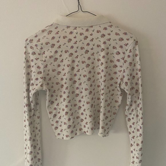 Long Sleeve Button Up Floral Top - ACCEPTING OFFERS - Picture 2 of 3